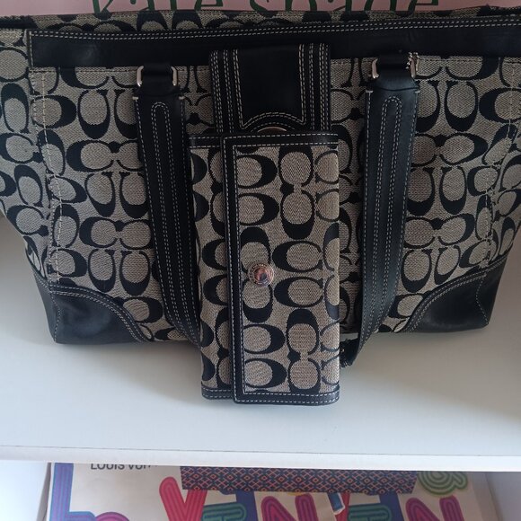 WEEKEND SPECIAL ONLY ! COACH LARGE TOTE WITH MATCHING WALLET - Picture 14 of 16